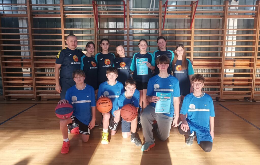 Бронзові призери хлопці і дівчата!